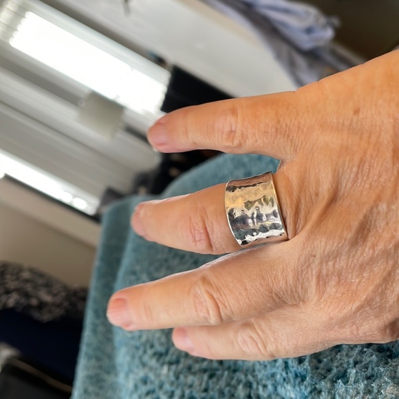 Jewelry - Lovely 950 Silver Hammered Band